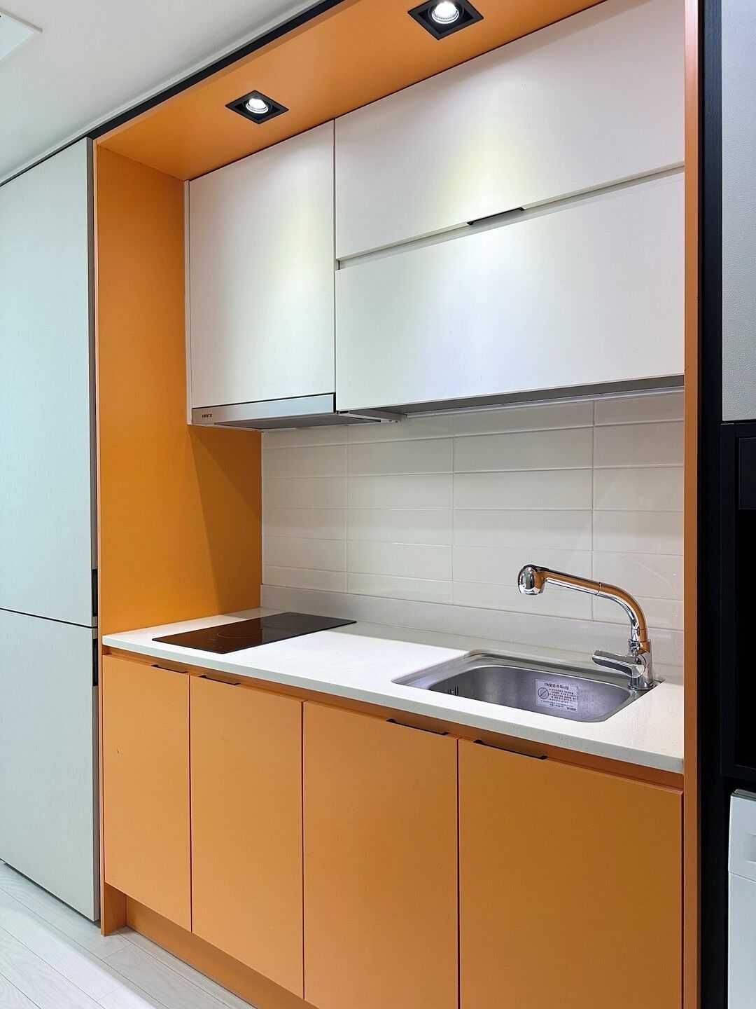 냉장고, 전자레인지, 조리 도구/접시/주방 기구