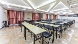 A conference room with multiple tables and chairs, a tiled floor, and a ceiling with recessed lighting. - Lavande Hotel (Chongqing Guanyinqiao Pedestrian Street) (Chongqing)