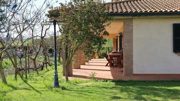 Standard Apartment, Garden View | Terrace/patio