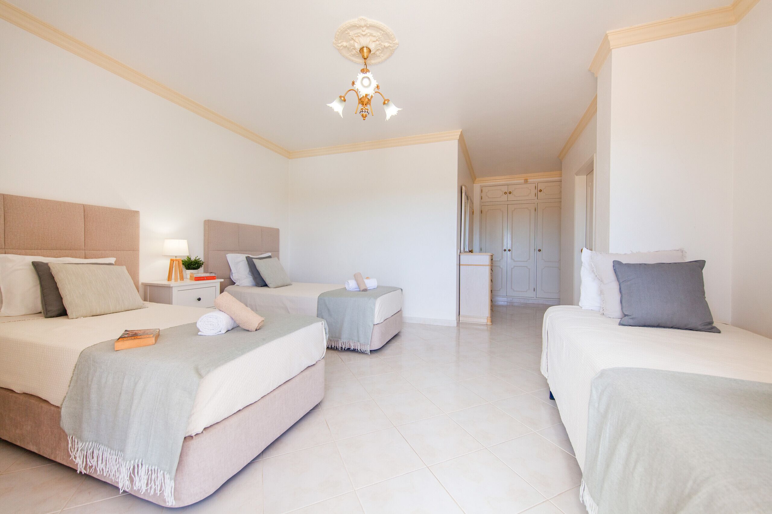5 chambres, draps fournis