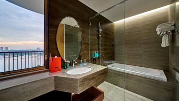 Separate bathtub and shower, rainfall showerhead, free toiletries