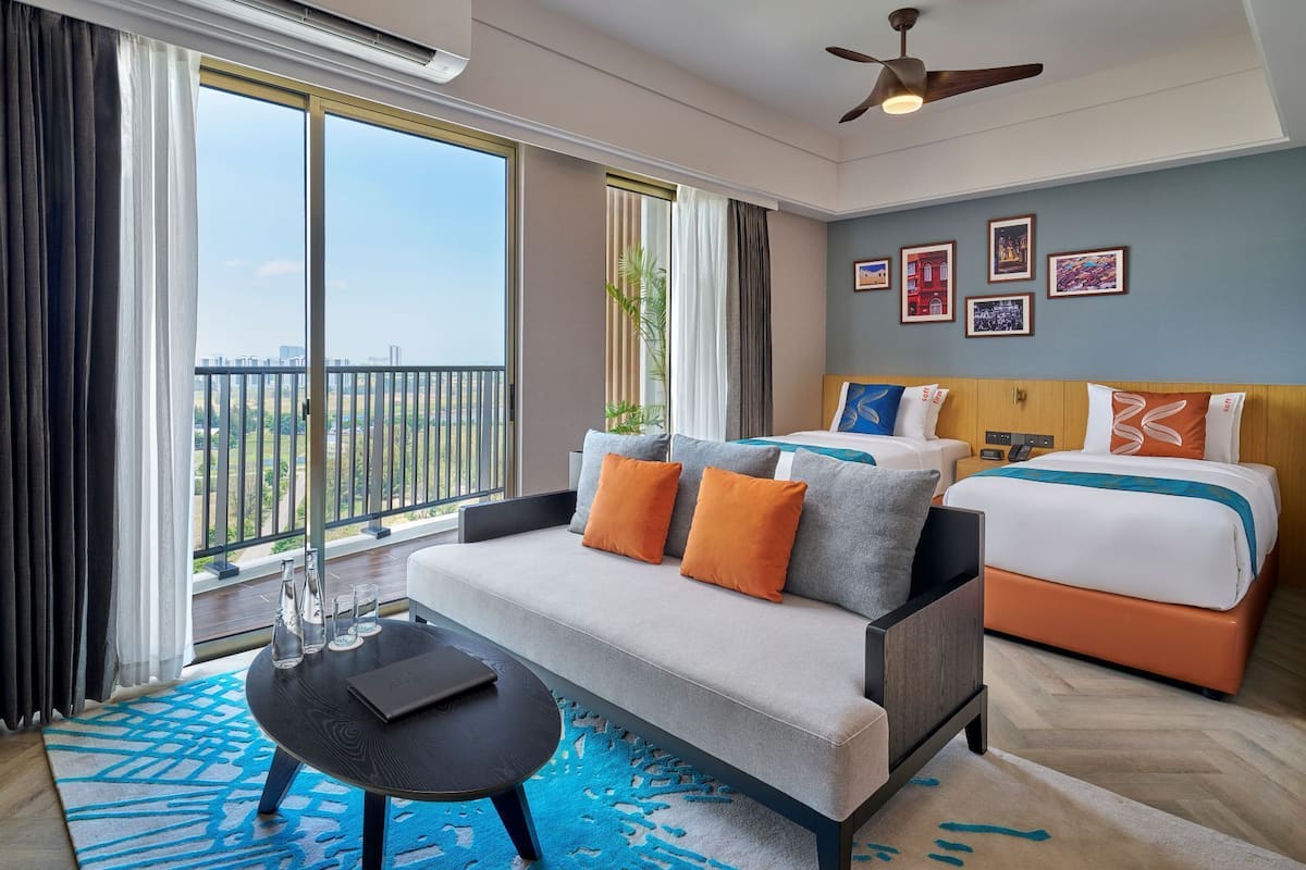 Deluxe Suite | Living area