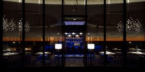 2 bars/lounges, poolside bar