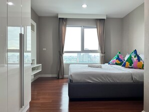 Family Condo, 3 Bedrooms, Non Smoking, Pool Access - Belle Rama9 Boutique Apartments (Bangkok)