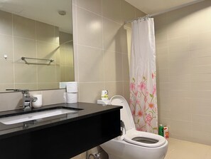 Elite Condo, 2 Bedrooms, Non Smoking, Pool Access | Bathroom - Belle Rama9 Boutique Apartments (Bangkok)