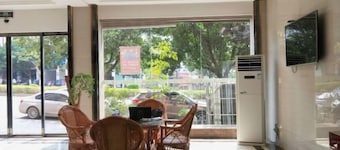 Zhaotong Longtai Business Hotel
