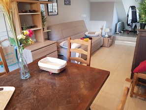 TV - FULL APARTMENT 3 rooms 62 m2 with Balcony near TRAM T2 5 mn walk  (Bezons (95870))