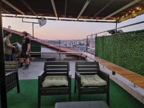 Studio tiện nghi đơn giản | Hiên