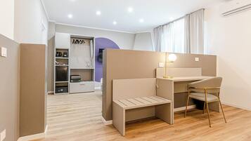 Deluxe Suite | 1 bedroom, minibar, in-room safe, desk