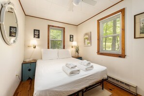 4 bedrooms, iron/ironing board, free WiFi, bed sheets