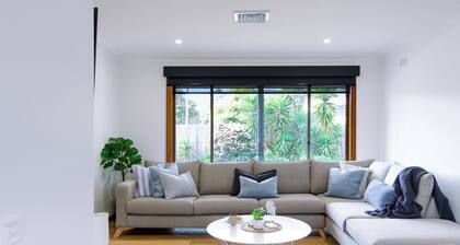 Beachside Breeze - 4pm check out on Sundays*