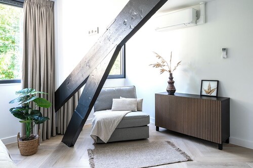 2 Bedroom Apartment with 4 Beds and a chairbed - Perfect for groups!