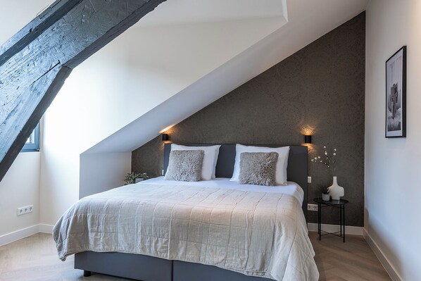 2 bedrooms, iron/ironing board, WiFi, bed sheets - 2 Bedroom Apartment with 4 Beds - Perfect for groups! (Nijmegen)