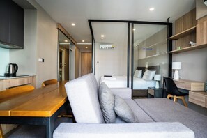 คอมฟอร์ทอพาร์ทเมนท์, 1 ห้องนอน, ปลอดบุหรี่, ระเบียง | เครื่องนอนระดับพรีเมียม, Wi-Fi ฟรี, ผ้าปูที่นอน