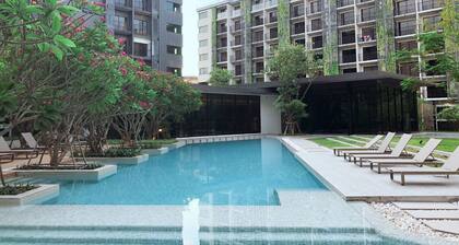 Blossom Condo Sathon-Charoenrat
