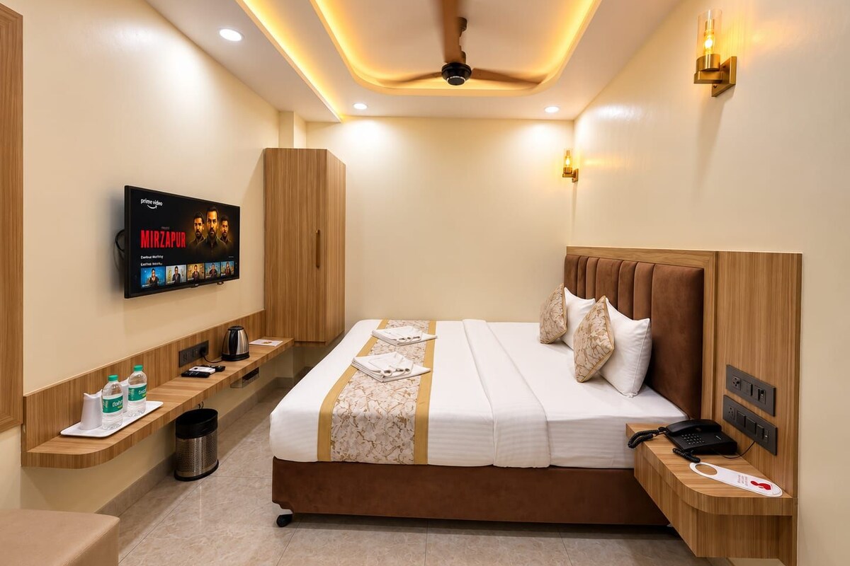Superior Room | Iron/ironing board, WiFi (free), bed sheets