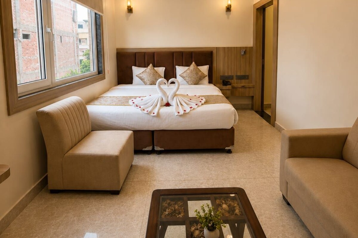 Executive room | Iron/ironing board, WiFi (free), bed sheets