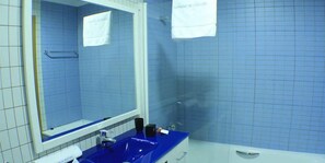 Hårtork och toalettpapper