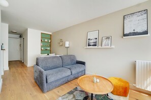 TV - Beautiful NEW designer apartment near Gare de Lyon (París)