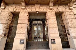 Exterior detail - Prestigious apartment #luxury_verycool_design (Roma)