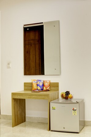 Deluxe Double Room, City View | Desk, laptop workspace, soundproofing, free WiFi