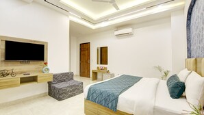Deluxe Double Room, City View | Desk, laptop workspace, soundproofing, WiFi (free) - Hotel Armani Suites (New Delhi)