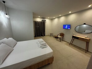 Free WiFi - Georgias House Project West (Skiathos)