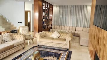 5 habitaciones, insonorización y tabla de planchar con plancha