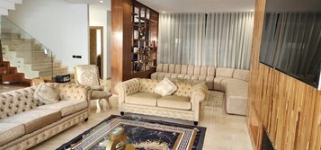 5 quartos, quartos à prova de som, ferros/tábuas de passar roupa