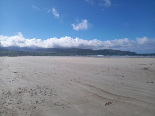 Atlantic Ocean and Mountain View Cottage in Kerry