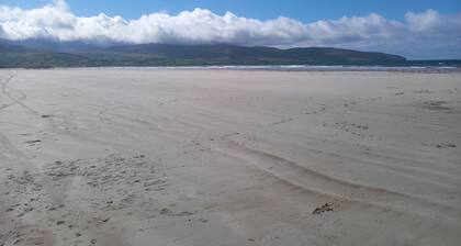 Atlantic Ocean and Mountain View Cottage in Kerry