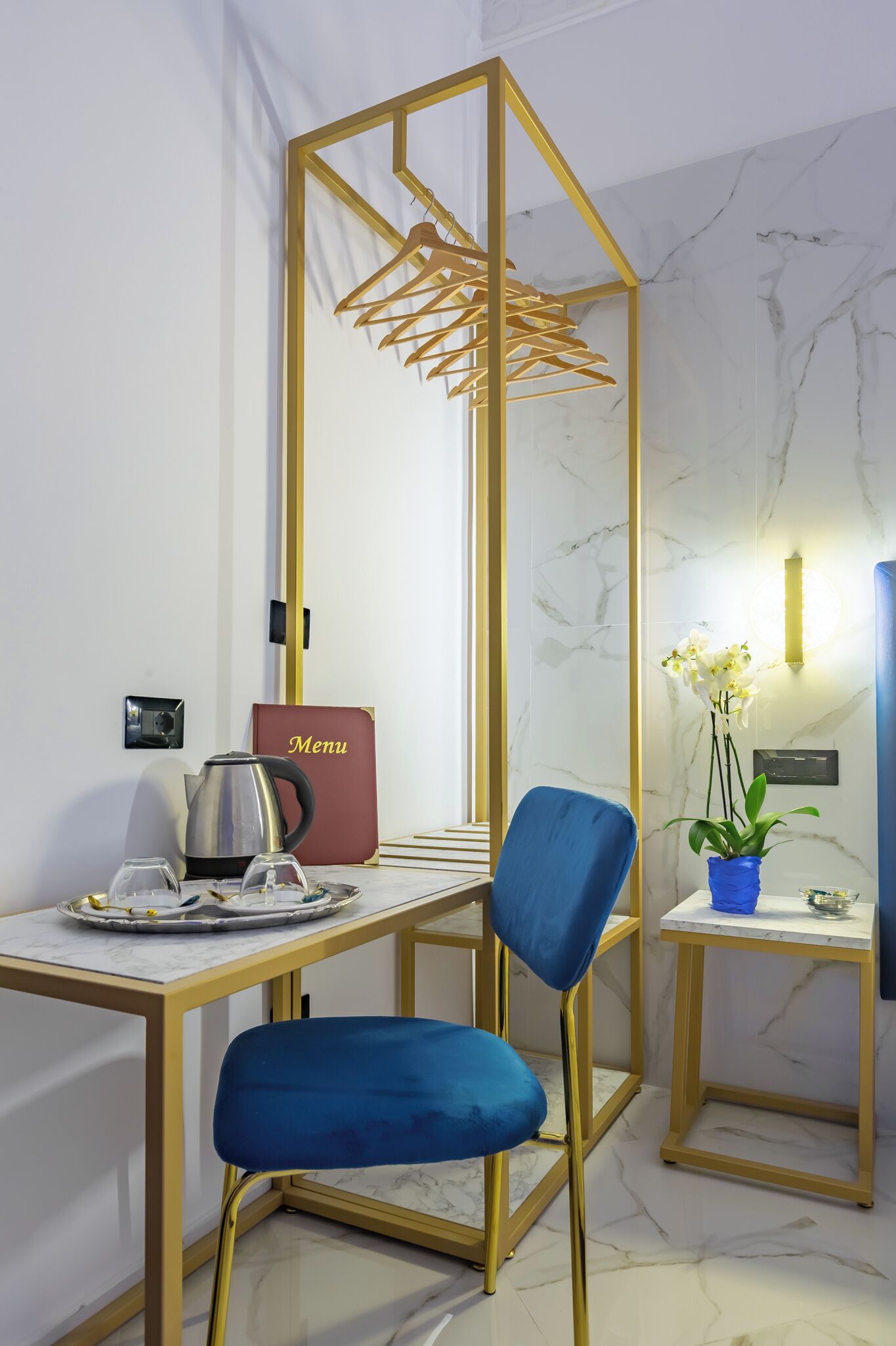 Quarto superluxo | Cofres nos quartos, escrivaninha, espaço de trabalho para notebook