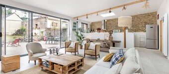 Large charming family home - 7 bedrooms - heart of Laval - up to 10 people