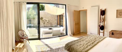 7 bedrooms, desk, iron/ironing board, travel cot