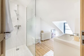 Shower, hair dryer, towels, toilet paper