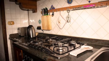 Oven, stovetop, dishwasher, electric kettle