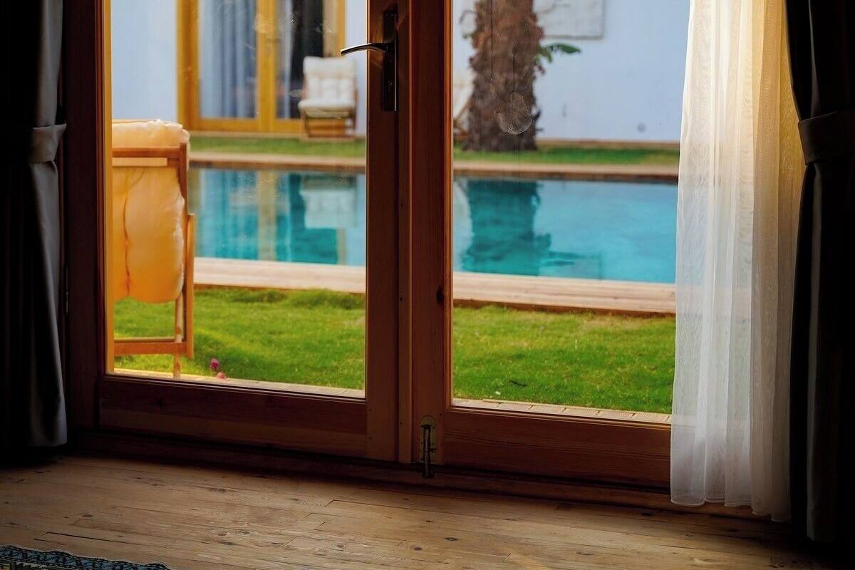 Habitación clásica doble, vistas a la piscina | Sábanas de algodón egipcio y ropa de cama de alta calidad