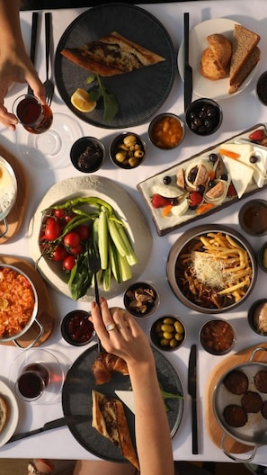 Free daily cooked-to-order breakfast