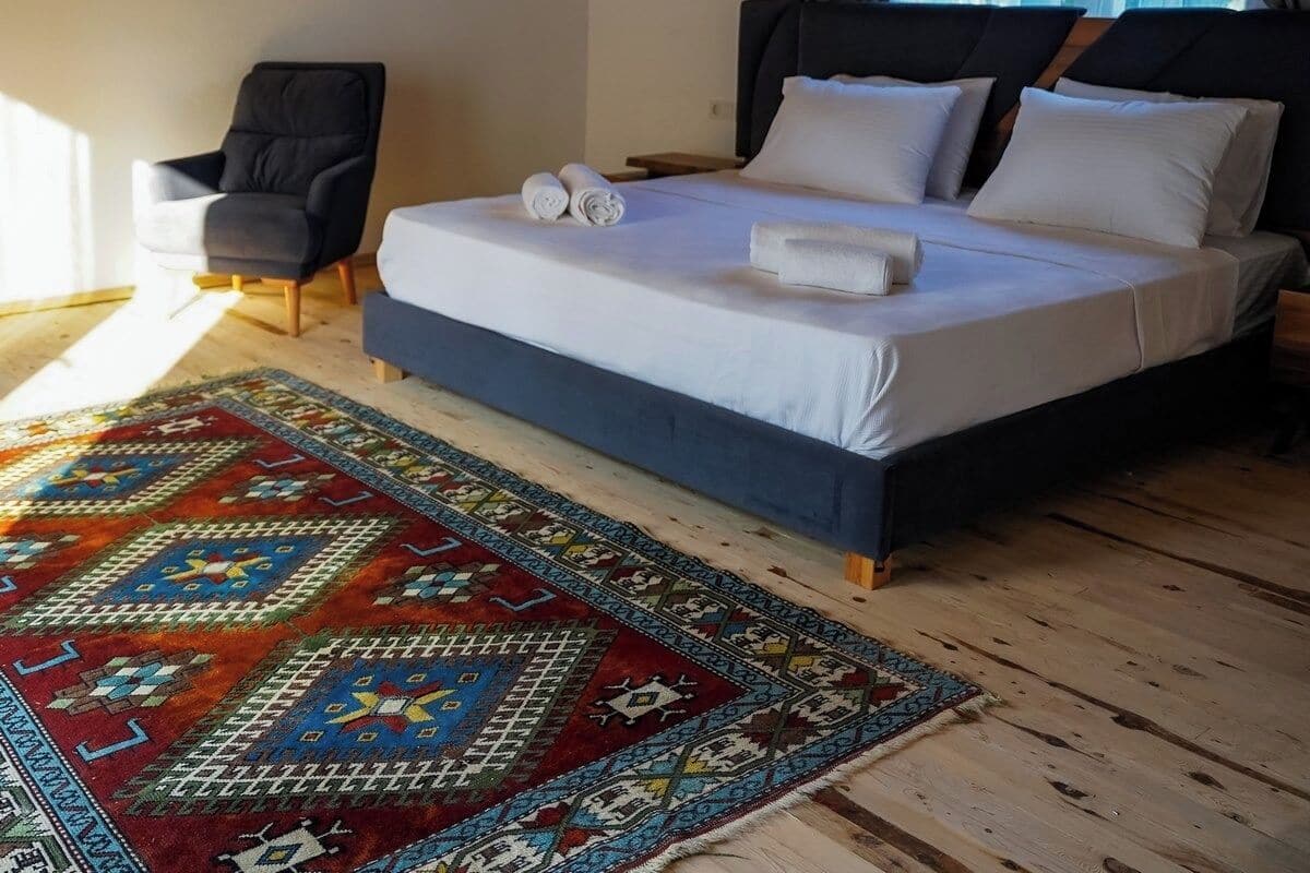 1 bedroom, Egyptian cotton sheets, premium bedding, down duvets