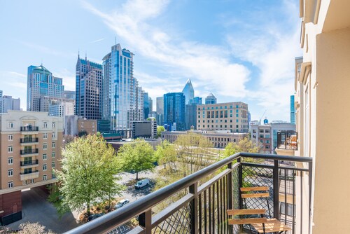 Luxury Central Apartment with Gym