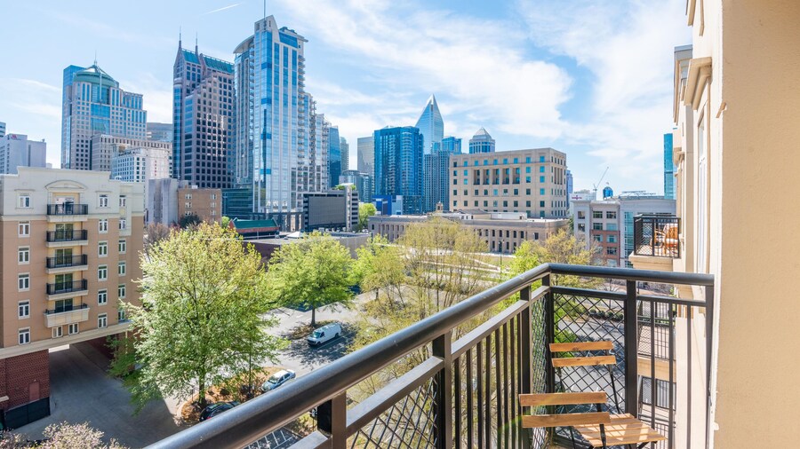 Luxury Central Apartment with Gym