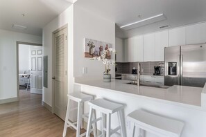 Classic Apartment, City View | Private kitchen | Fridge, microwave, oven, stovetop