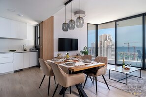 تلفزيون بشاشة مسطحة