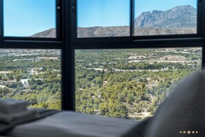 Apartamento design, vista para o mar | Vista do quarto