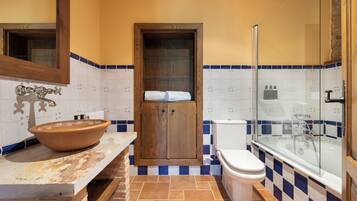 Casa, varias habitaciones (Pazo Moreda) | Baño | Amenidades de baño ecológicas y secadora de cabello