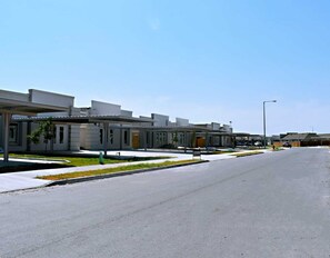 Exterior - 40 Min from South padre Island -10 min to Mercedes (Weslaco)