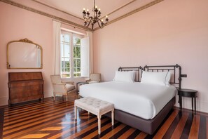 Hus (Palacio de Esgos) | Individuelt design, individuel indretning, mørklægningsgardiner