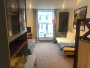 1 多间卧室、旅行婴儿床、免费 WiFi、床单