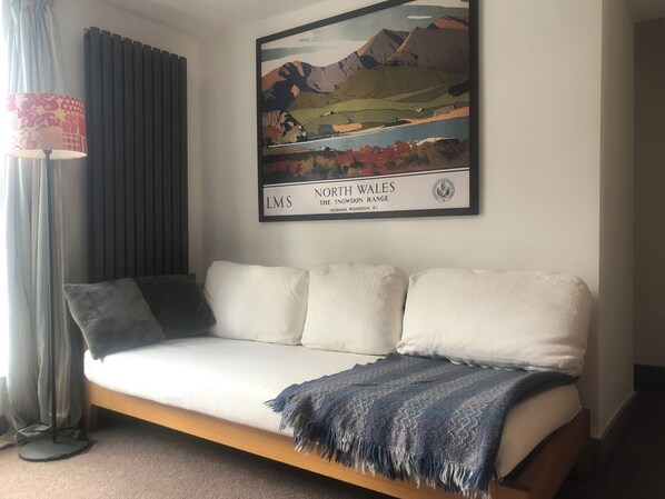 1 bedroom, travel cot, free WiFi, bed sheets