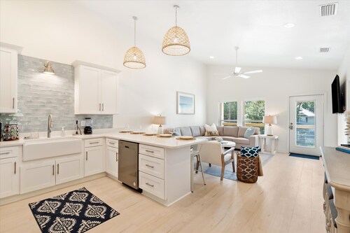 Luxury Retreat on Oleander - Unit E